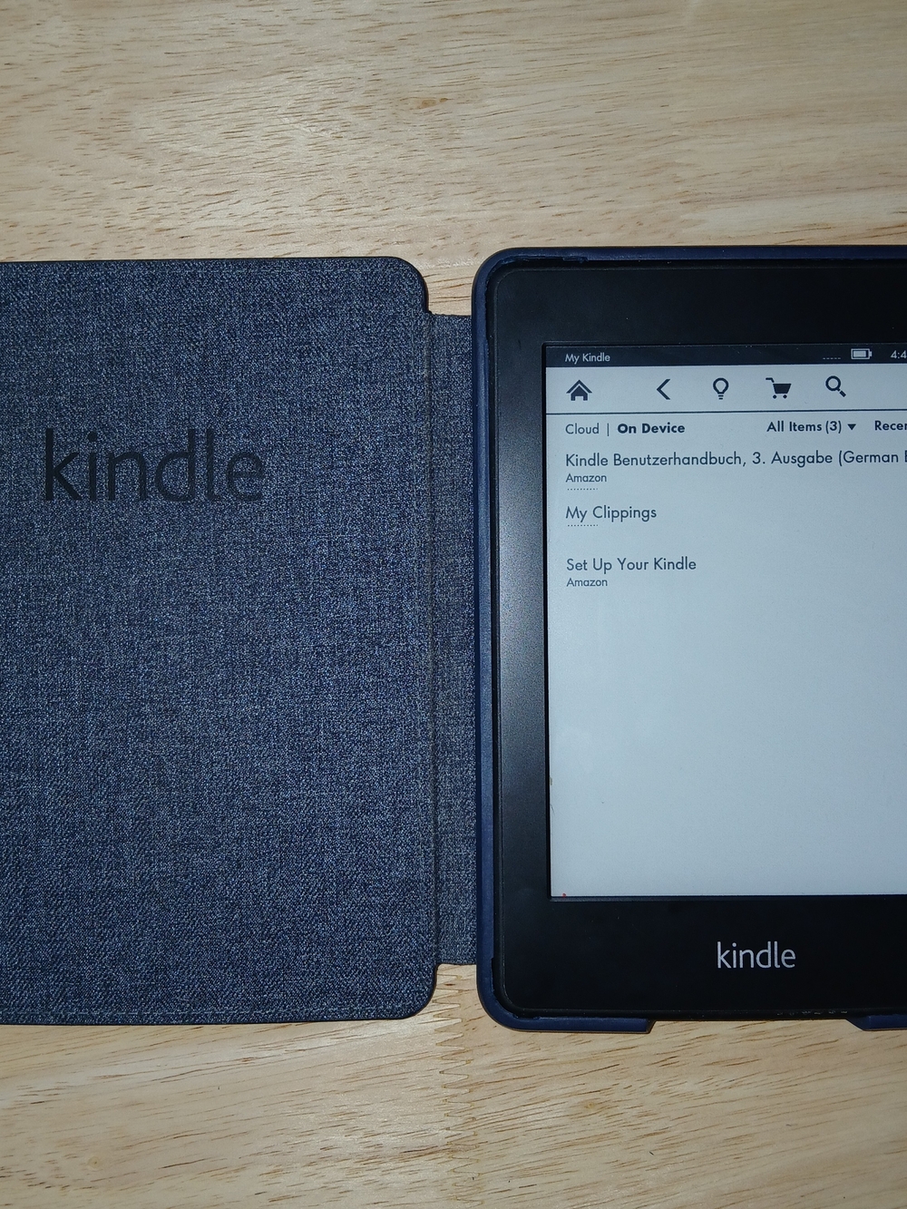 Amazon Kindle Black 5th Gen. e-Reader with Navy Blue Fabric Cover - Picture 11 of 16